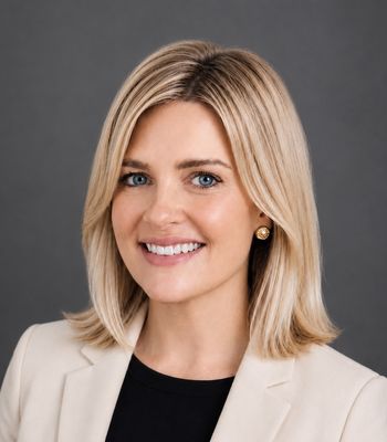 Portrait of Christine Pronske, REALTOR.